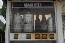 自販機で発見した謎の缶ビール、そのサイズに昭和世代が感激　平成世代は「初めて見た…」と戸惑い