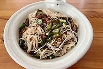 暑い日のそうめんは全部これがいい　梅ともずくの酸味でズルズルいける