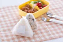 おにぎりはラップよりアルミホイルで包むと美味しい→第三勢力が出現　おにぎり「最大の弱点」もカバーしていた