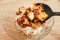 出川哲朗とサンド伊達が絶賛　そうめんに麻婆豆腐のせたら「永遠に食える」
