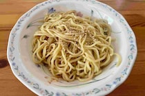 もう冷やし中華の麺は茹でない　焼きそば麺を1分30秒チンするだけ