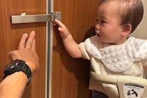 1歳児とトイレに入った母親、恐ろしいトラップに絶望　全国の親から「本当に怖い」と共感相次ぐ