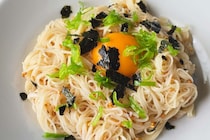 そうめん、めんつゆに飽きたらコレ　茹でて和えるだけの「油そば風そうめん」
