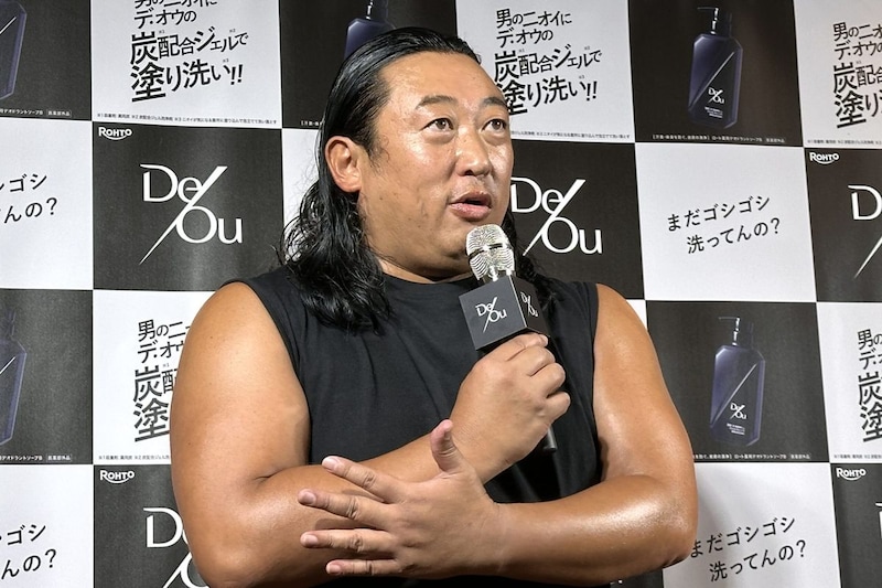 ロバート秋山もナチュラルに取り入れてた 大人のニオイ対策には手で“塗り洗い”
