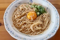 卵と焼肉のタレ、もう美味しいに決まってる　「究極たまごそうめん」がやみつき