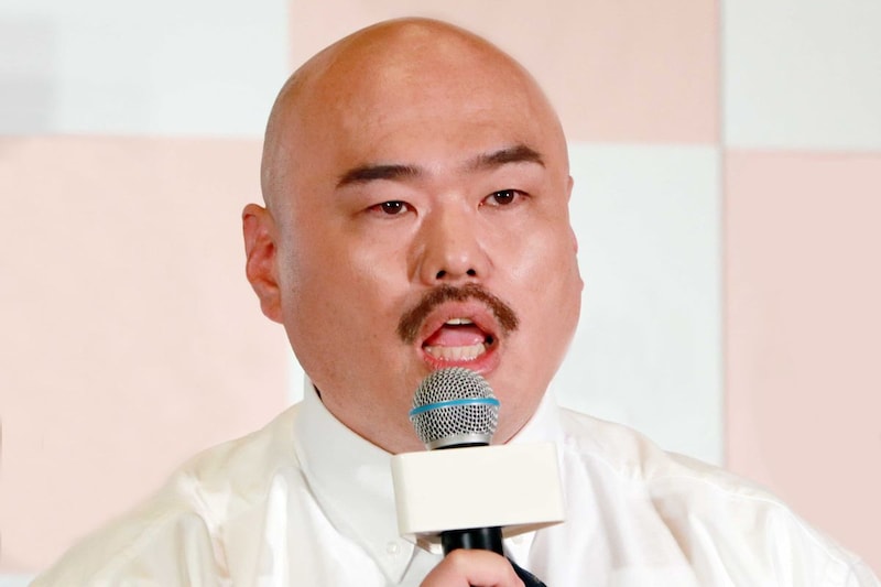 クロちゃん、先輩芸人と既婚女性芸人との“怪しい関係”を暴露？　「口説いてます」「1回…」