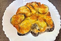 【なすが一瞬でぺろりと消える】油いらずのカリカリチーズ焼きが絶品　これ最高すぎない？
