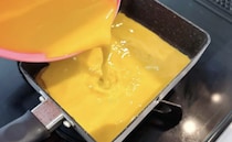 そのまま焼かないで！【一茂さんも成功！】和田明日香さん流の粉ワザで、誰でも「ふわとろだし巻き」！