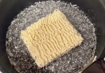 “1.1万いいね”大バズ【ぶっ飛んだ“サッポロ一番”の食べ方】想像以上に本格的「これはおいしい」