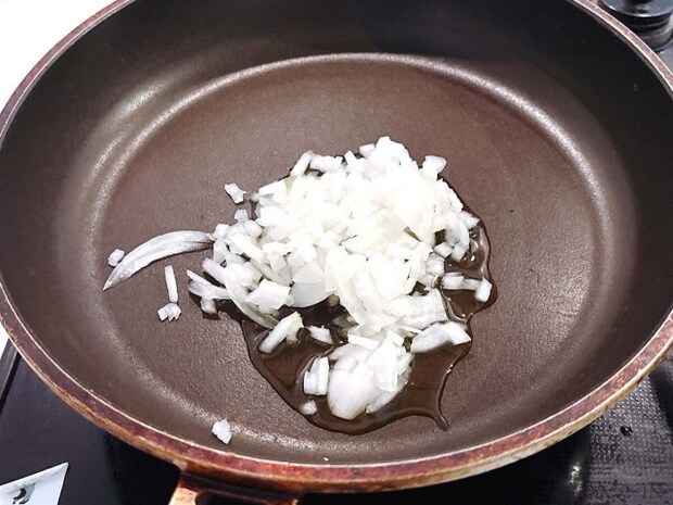 キャベツとひき肉のオムレツ