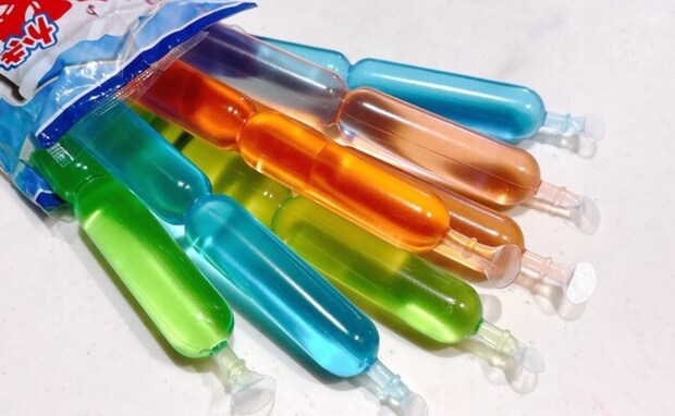 【やらなきゃ損！】もうポッキンアイスは折らないで！新しい裏技食べ方→「味変が神」「子どもが歓喜」