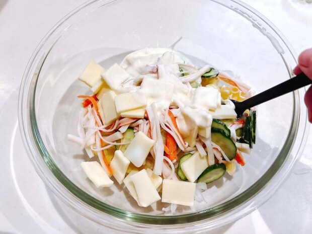 カニカマとチーズのマカロニサラダ