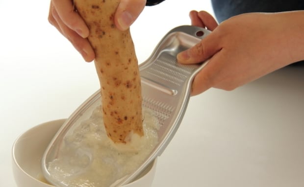 【知らないで損してた〜】とろろ作りに、おろしは器いらない！「手がかゆくならない神ワザ」に感動！