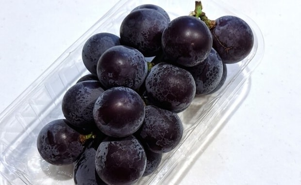 【やってたらすぐやめて】ぶどうは“この方向”で剥くのが大正解、「つるるん！」と剥けて気持ちいい♪