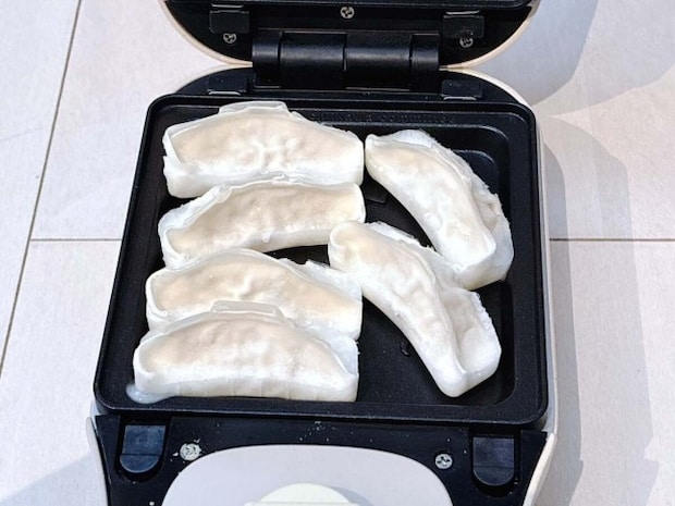 ホットサンドメーカーで餃子