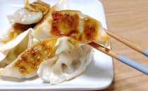 【お願い、もうフライパンで焼かないで！？】冷凍餃子はこの方法が正解！「カリカリ食感にどハマり」