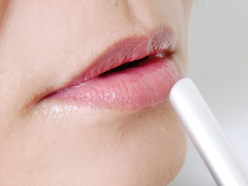 キス リップアローグロウ 03白桃ウーロン 仕上がり