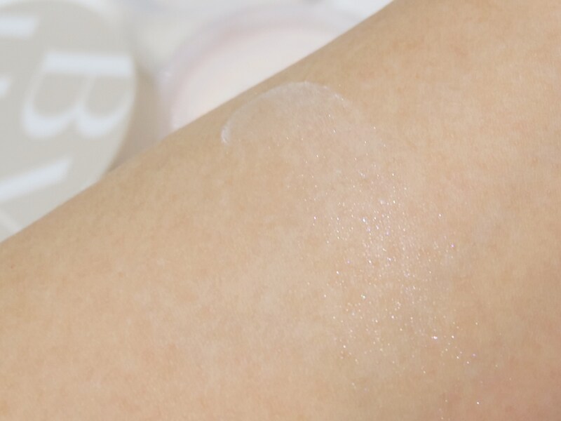 バイユア モイストフェイスパウダー 色の違い