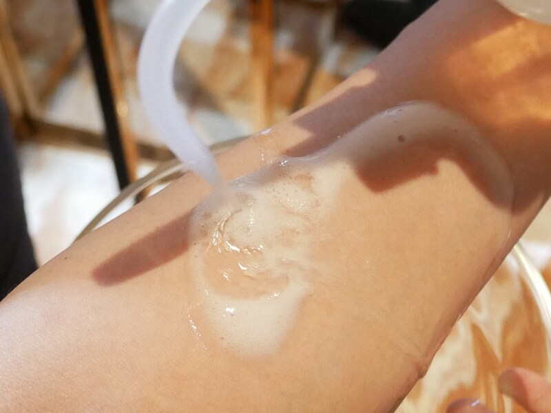 キュレル 炭酸泡洗顔 使い方