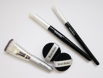 ロージーローザの人気ファンデブラシ＆パフにプチサイズ登場！ポイントメイクブラシセットも