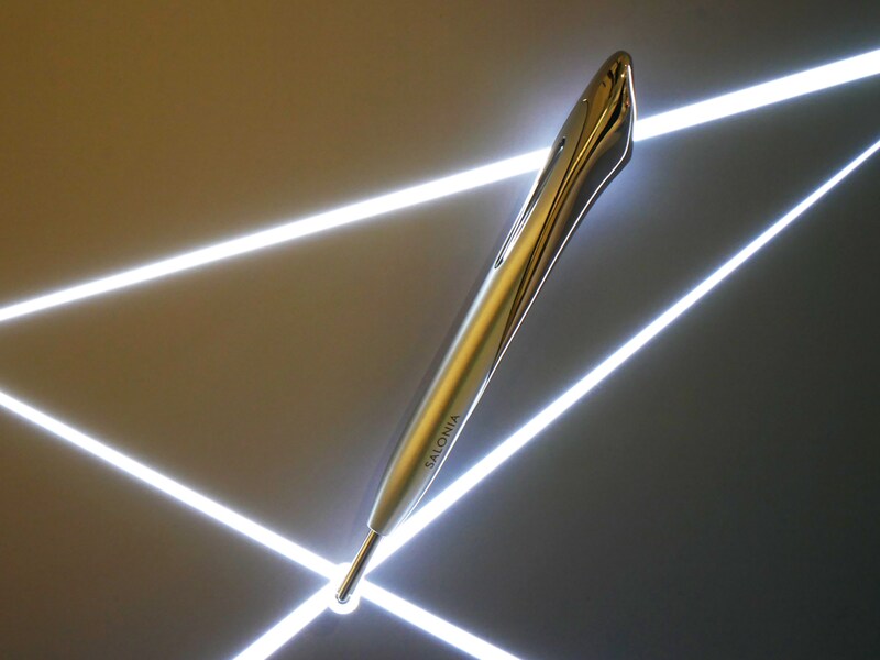 サロニアからマイクロカレント＆カッサ搭載のペン型美顔器登場！スキマ時間に使える