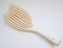 MAPEPE（マペペ）から“自立するヘアブラシ”が誕生！ドライヤーやスタイリングに活躍