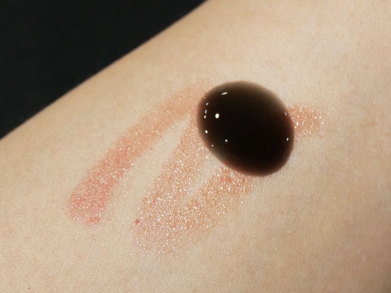 シロル 黒のクレンジングオイル 色