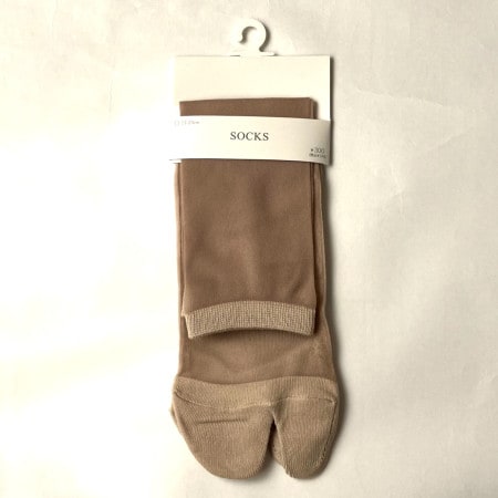 【3COINS】なんか踏ん張れる気がする「足袋ストッキング」はまとめ買い必至