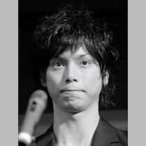 水嶋ヒロが「イケパラの難波先輩と同一人物とは思えない」！激変という言葉がぴったりな「白T姿」に驚きの声