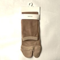 【3COINS】なんか踏ん張れる気がする「足袋ストッキング」はまとめ買い必至