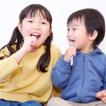 歯磨きを嫌がる子どもが自ら進んでやり出すためのサポート術