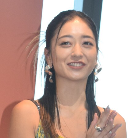 みちょぱ「夫が在宅中もトイレ開けっ放し」告白で気になる「あの“2メートル級”記念写真を見せたか」