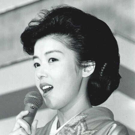 YOUも惚れた!?藤あや子が「意外なお茶目素顔」明かして羨望の反響「ギャラリーも営むスーパーウーマンです」