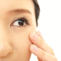 それって逆効果かも！？40代女性のNGなアイメイク