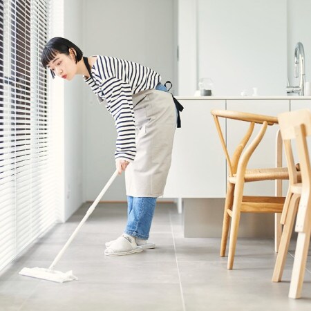 【ママたちの掃除術③】すぐにホコリだらけになってしまう床を効率よく掃除する工夫