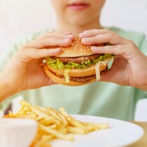 【ママたちの体験談】子どもの「マクドナルド」デビューは何歳だった？