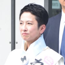 蓮舫が高市早苗の“トランプ媚び”批判も、都知事選での「共産党幹部とハグ」画像拡散で特大ブーメラン