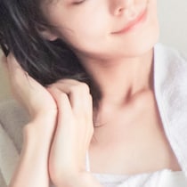 冬のヘアケアはこれ一択！静電気＆パサつきを防ぐ「アウトバストリートメント」活用法