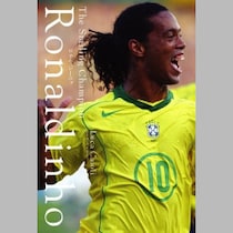 あのロナウジーニョが日本で躍動！観戦したサッカーライターが語る「衰え知らずの実力」と「カズとの比較」