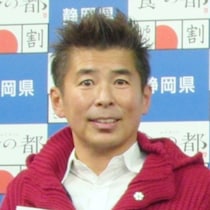 勝俣州和、「ノー、スキャンダル！」「モテるもん！」自身を指さし主張も納得の笑いを呼ぶ“人徳”