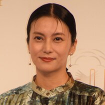 柴咲コウ 主演映画上映会での美貌の裏に「事業黒字」「YouTube好調」の充実ぶり