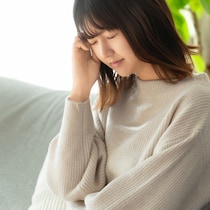 頭痛の原因はカフェイン依存にあり！“コーヒー断ち”の代わりに飲むべきドリンクとは？