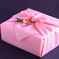 知らなかった……急な訪問時に役立つコンビニの「菓子折り」という妙手