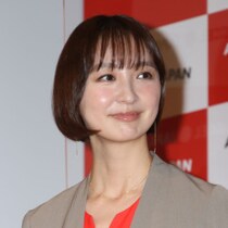 篠田麻里子「紅白排除」で「不仲メンバーの存在」が判明…「本人は冷静に受け止めているはず」指摘のワケ