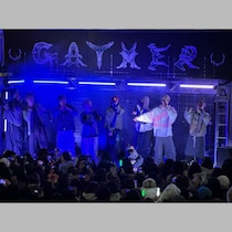 「ONE OR EIGHT」が雪の渋谷でゲリラライブ！業界注目の8人組グローバルボーイズグループが観客を魅了した“特別な場”を密着撮