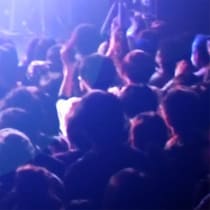 King Gnu ライブ公演“全面撮影OK”が波紋！再注目された「あのシンガーソングライター」と「海外の常識」