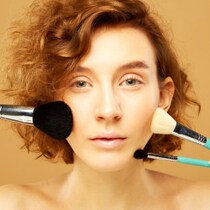 1cmで変わる！“お疲れ顔”を多幸感に変える30代からの「大人のチーク活用法」