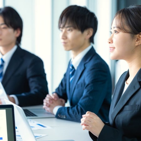 会議で発言するのが怖い……存在感を示す「まずは肯定、次に質問」というメソッド