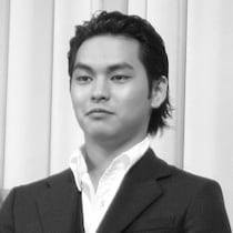 柳楽優弥の魅力「意外性」を確固たるものにした、高校生の愛娘を持つ「親の顔」