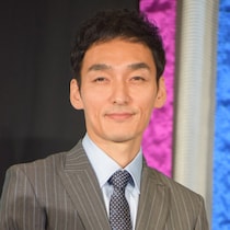 51歳でパパとなった草彅剛 喜びの声の裏で思い出された「大親友」の「隠し子騒動」